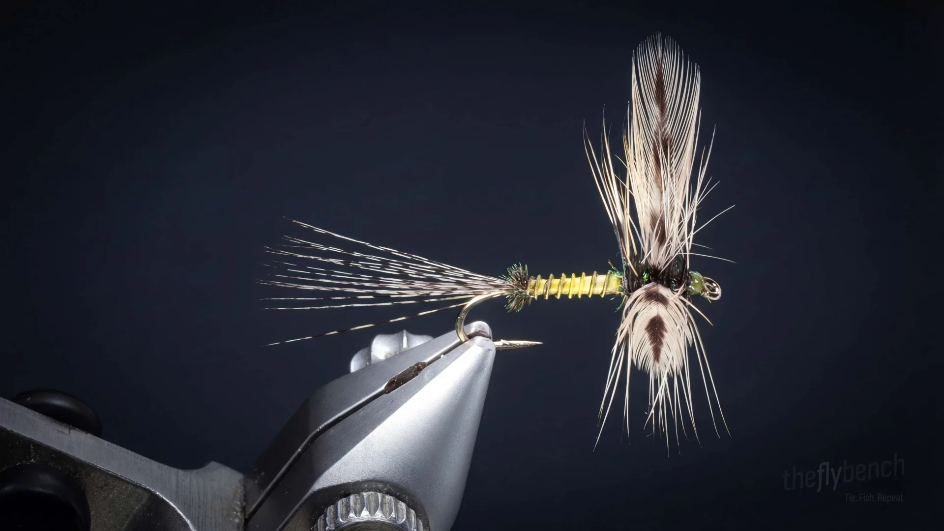 Classic Green Drake fly pattern - imitates Mayflies tied for Trout