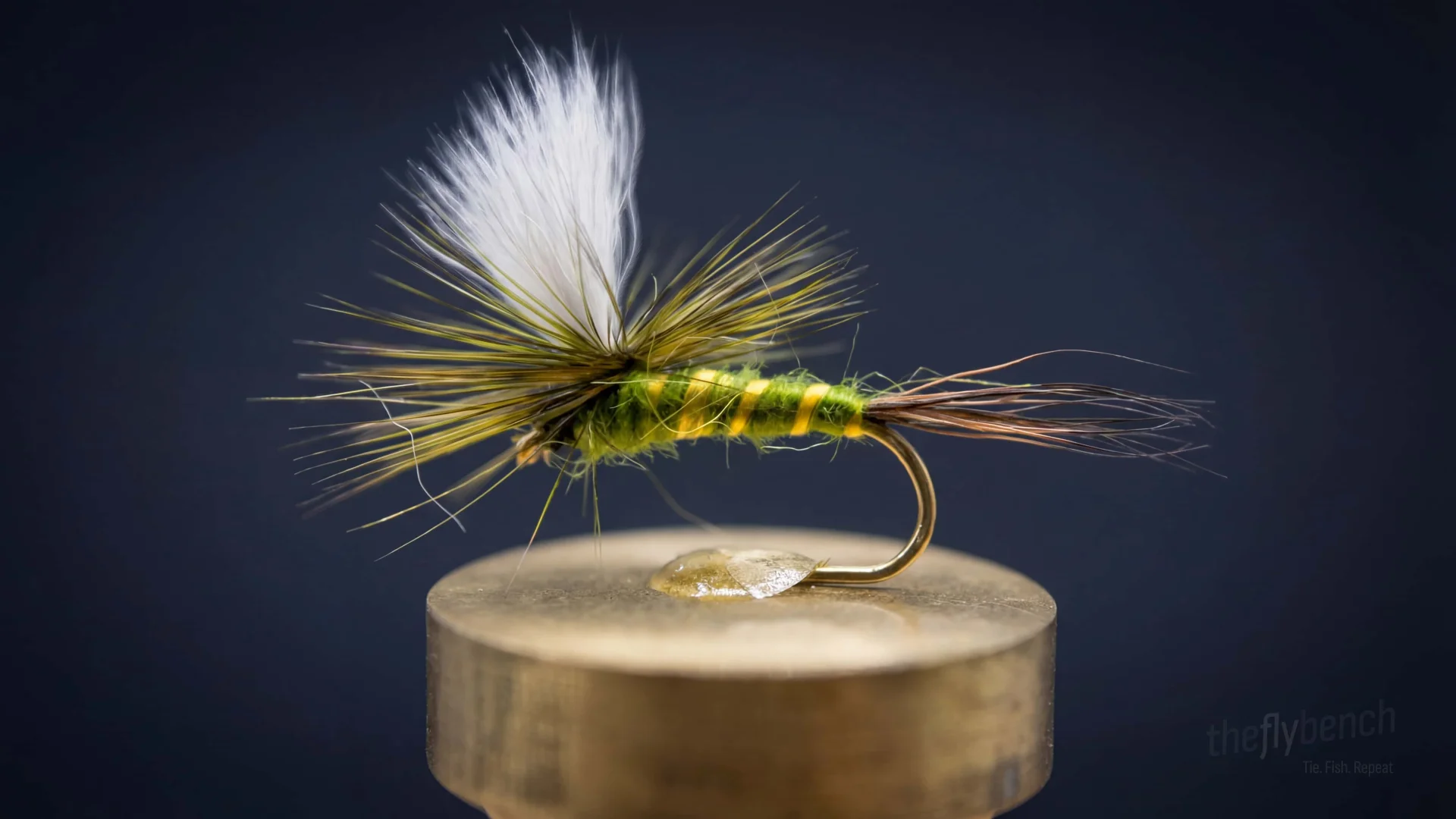 Green Drake Parachute fly pattern - imitates Mayflies tied for Trout