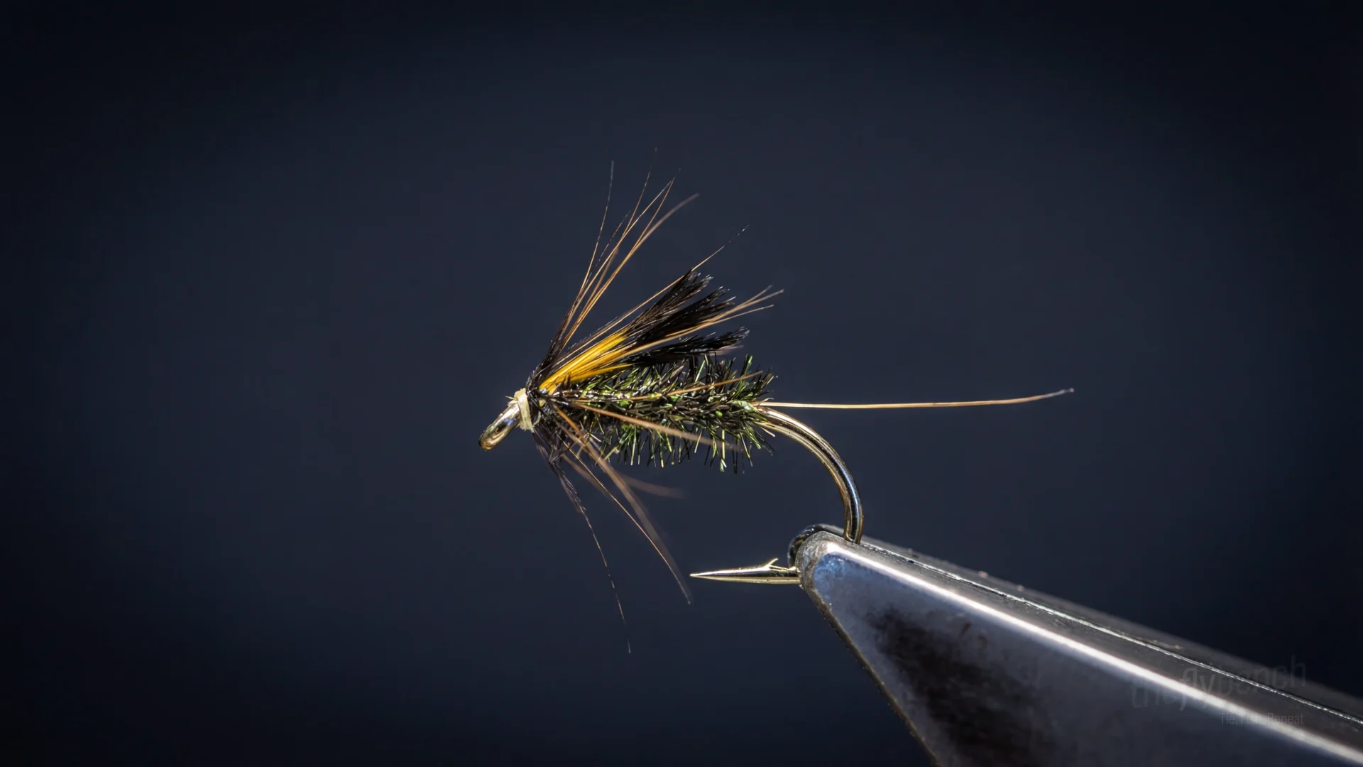Sunray Diawl Bach fly pattern - imitates Mayflies, Caddis tied for Trout